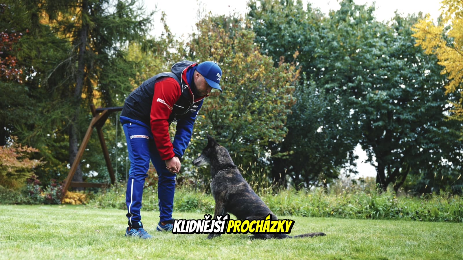 Adam Holexa ukazuje cvik sedni s belgickým ovčákem